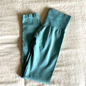 XS green NVGTN leggings
